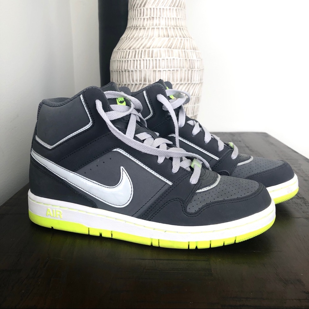 Nike Air Prestige III RARE Hightops Women’s size 8